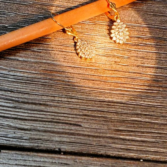 14 K Gold Gorgeous Diamonds Earrings - Picture 2 of 7